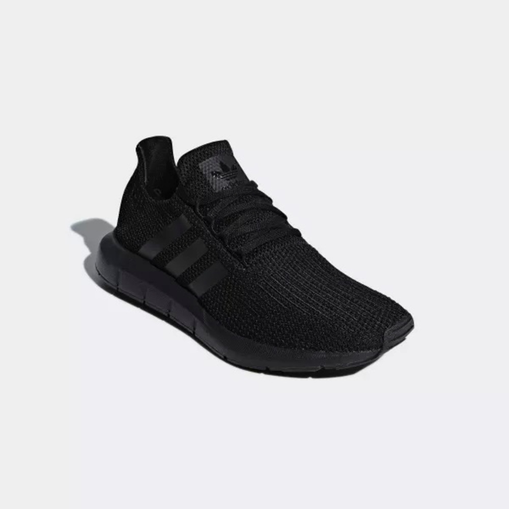 BNIB Core Black Adidas Swift Run Sneakers - M 7 / W 9